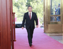 国家勋章和国家荣誉称号获得者在人民大会堂受到热烈欢迎