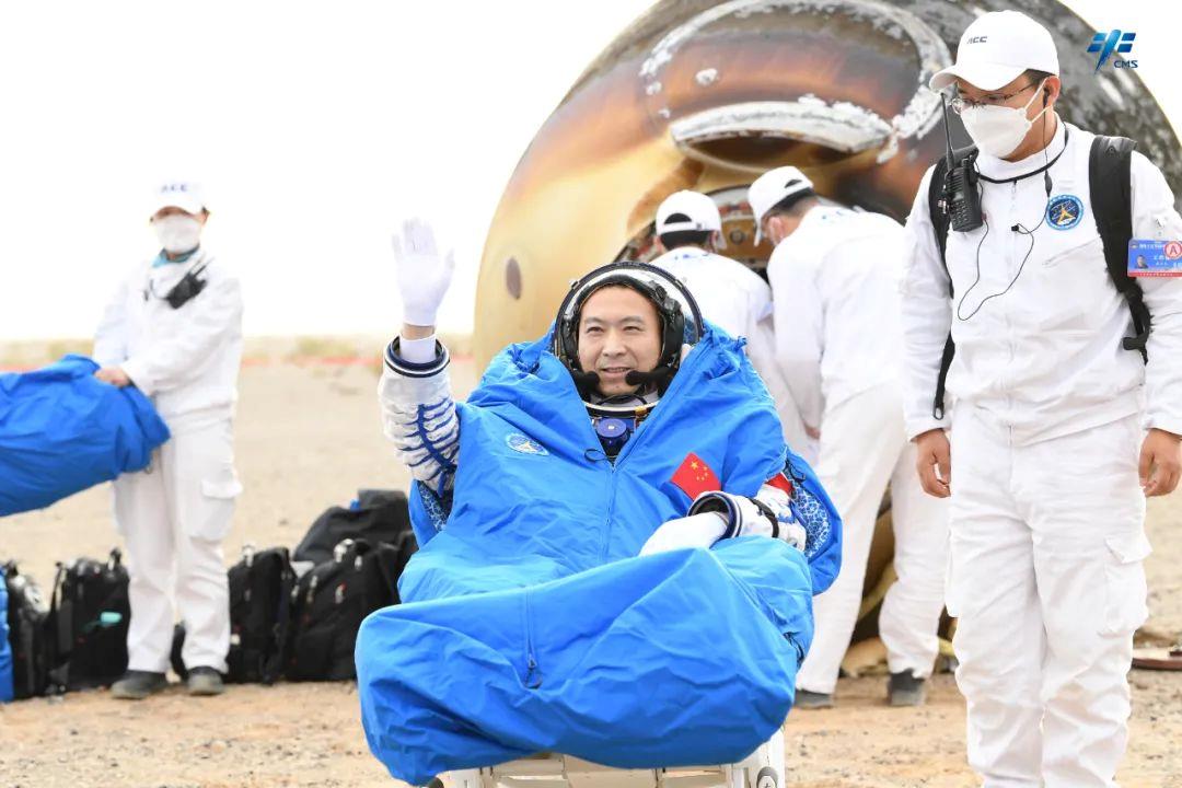 神舟十五号飞行乘组