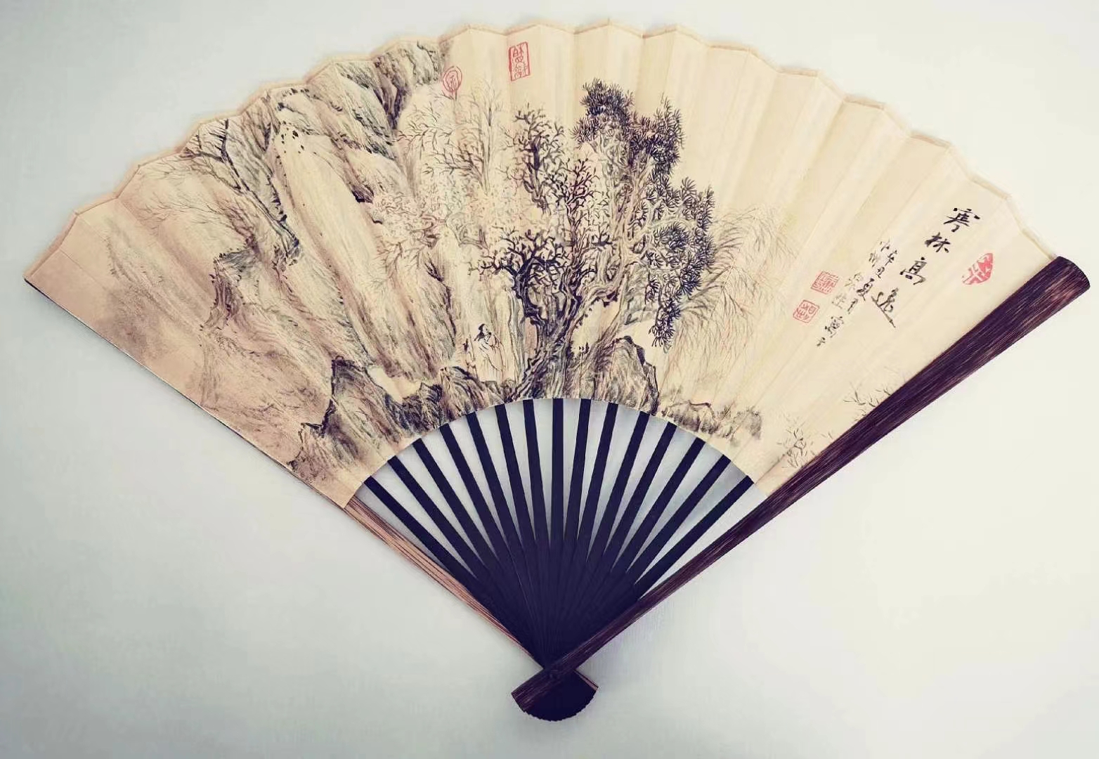 qs0ypiv">朱坤芳,国家一级美术师,民革党员,中国山水画研究院特聘画家