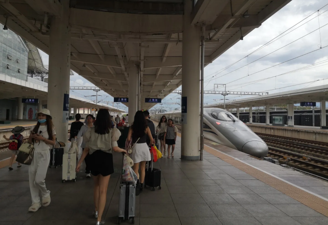 data-id="go0ivls2sb">上饶站(shangrao railway station),习称新火车
