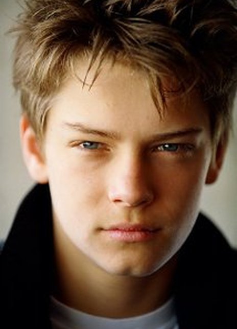  p>oliver adams,演员,2006年参演电影《圣境预言书》,2004年参演电影