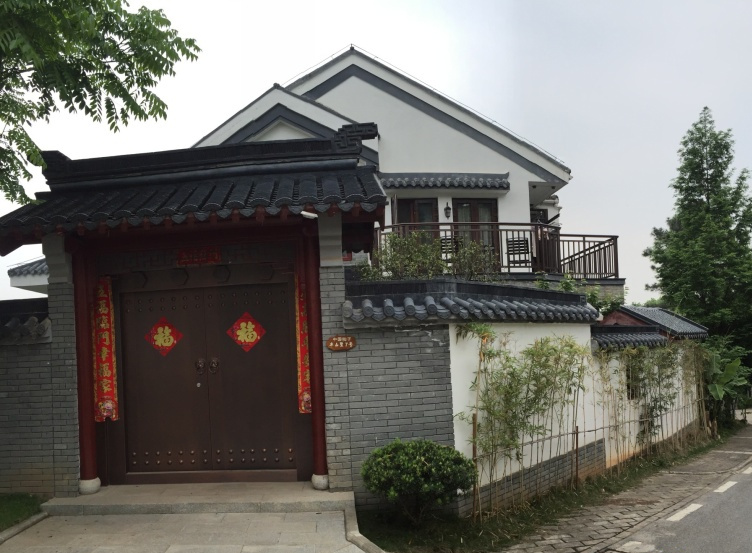  p>宝安中国院子三期位于武汉市黄陂盘龙城,由武汉宝安房地产开发有限