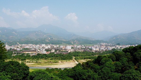  p>霞葛镇,隶属于福建省漳州市诏安县,位于诏安县西北部,东部与北部