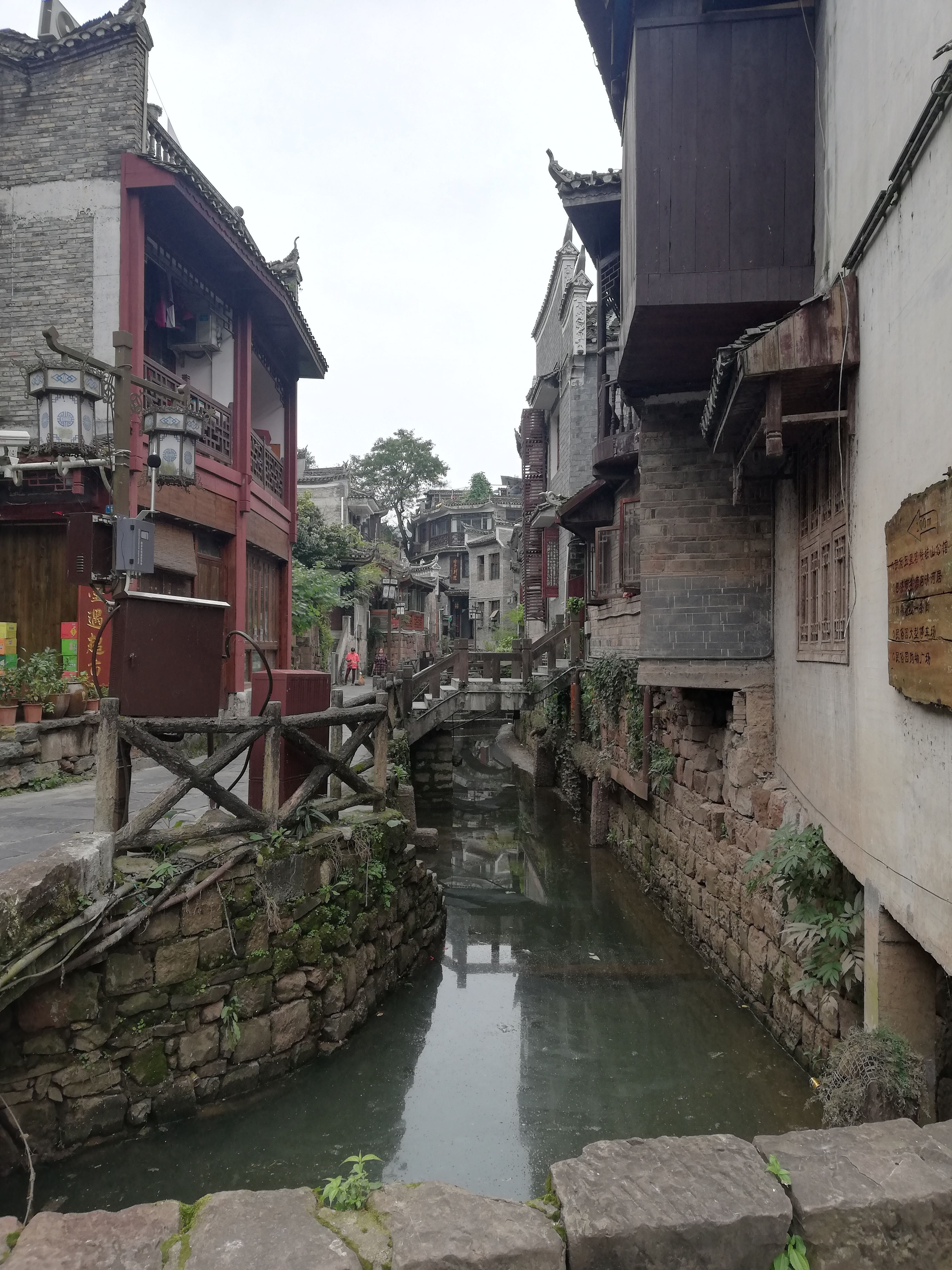  p>凤凰古城景点,是 a target="_blank" href="/item/国家历史文化