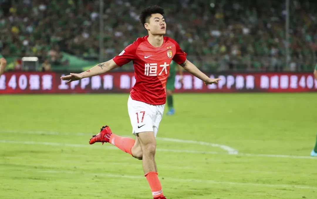 " data-lemmaid="436625">重庆市 /a>,中国职业足球运动员,司职前锋