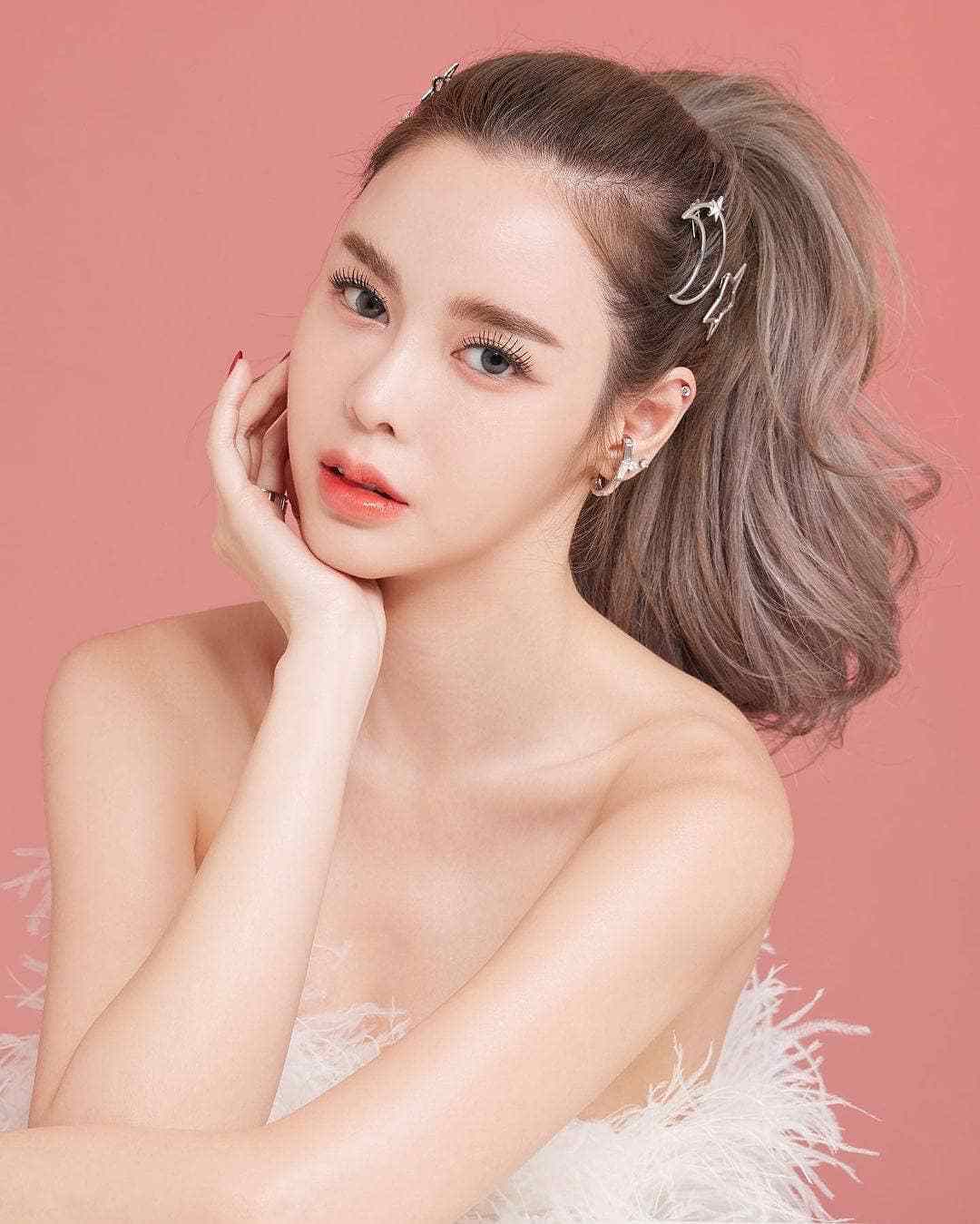 ice),1990年2月14日出生于 a target="_blank" href="/item/泰国