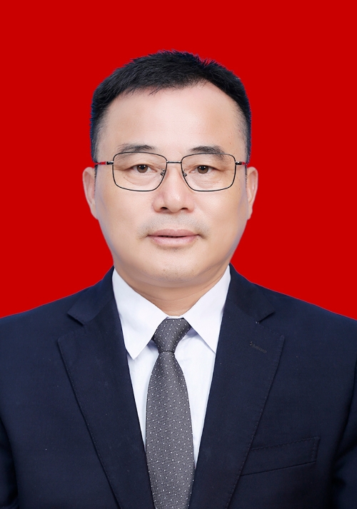  p>陈宏光,现任衢州市衢江区文化和广电旅游体育局党委副书记,副局长 