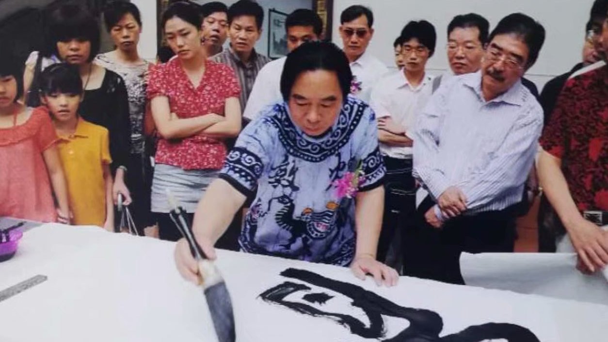 2013年,参加陕西人民书画院组织的书画家慰问部队官兵活动. /p>