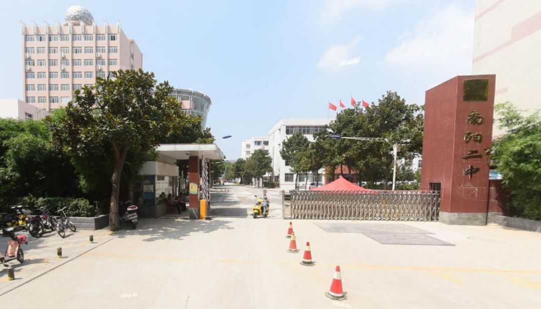  p>南阳二中位于南阳市中州路142号,始建于1953年,学校占地60余亩
