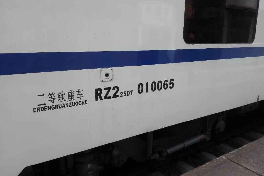  p>25dt型客车是 a target="_blank" href="/item/国产/7732415" data