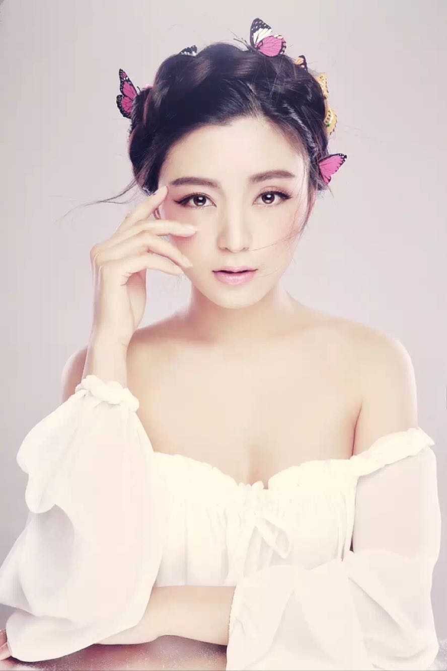 ,1989年11月17日出生于河南商丘