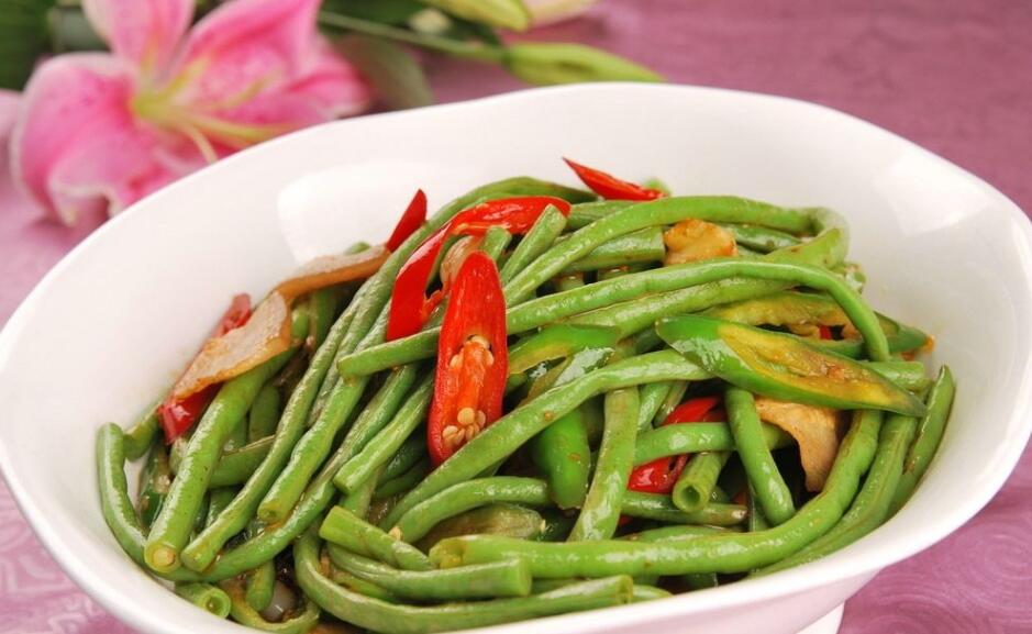 豆角炒辣椒