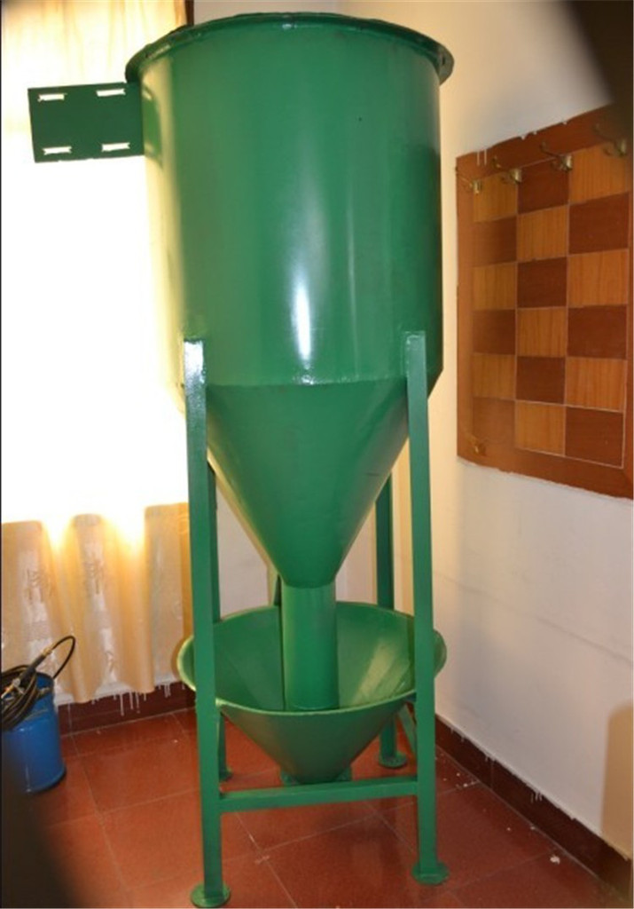  p>立式干粉搅拌机已经过优化设计,从增加的防堵料引料螺旋,分散纤维