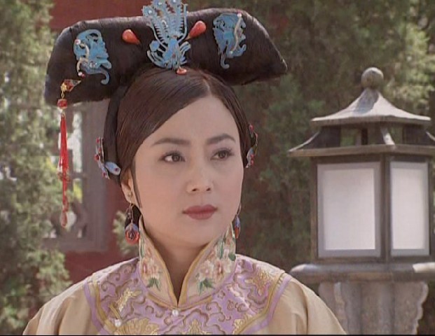 高于皇帝的所有嫔妃和先帝遗妃(除皇太后以及皇贵太妃). /p>