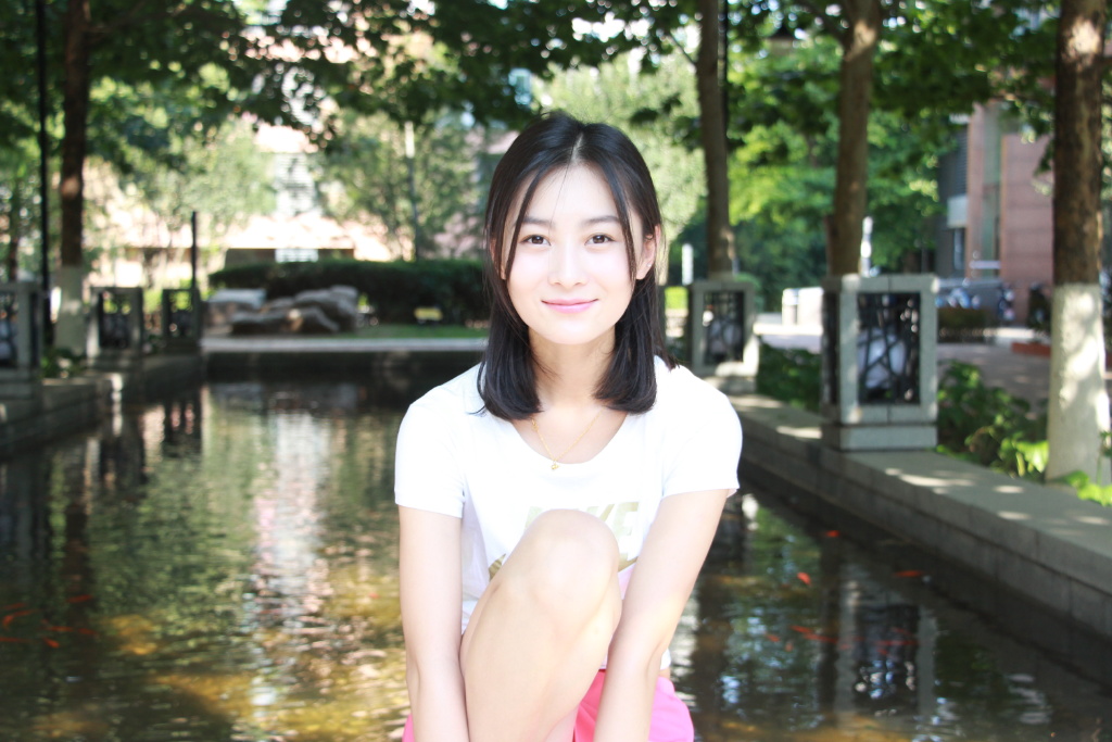  p>张维娜,原名张娜,1990年6月22日出生于湖北省武汉市,中国内地女