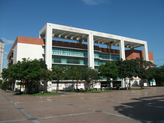 华附南海实验高中)于2002年经 a