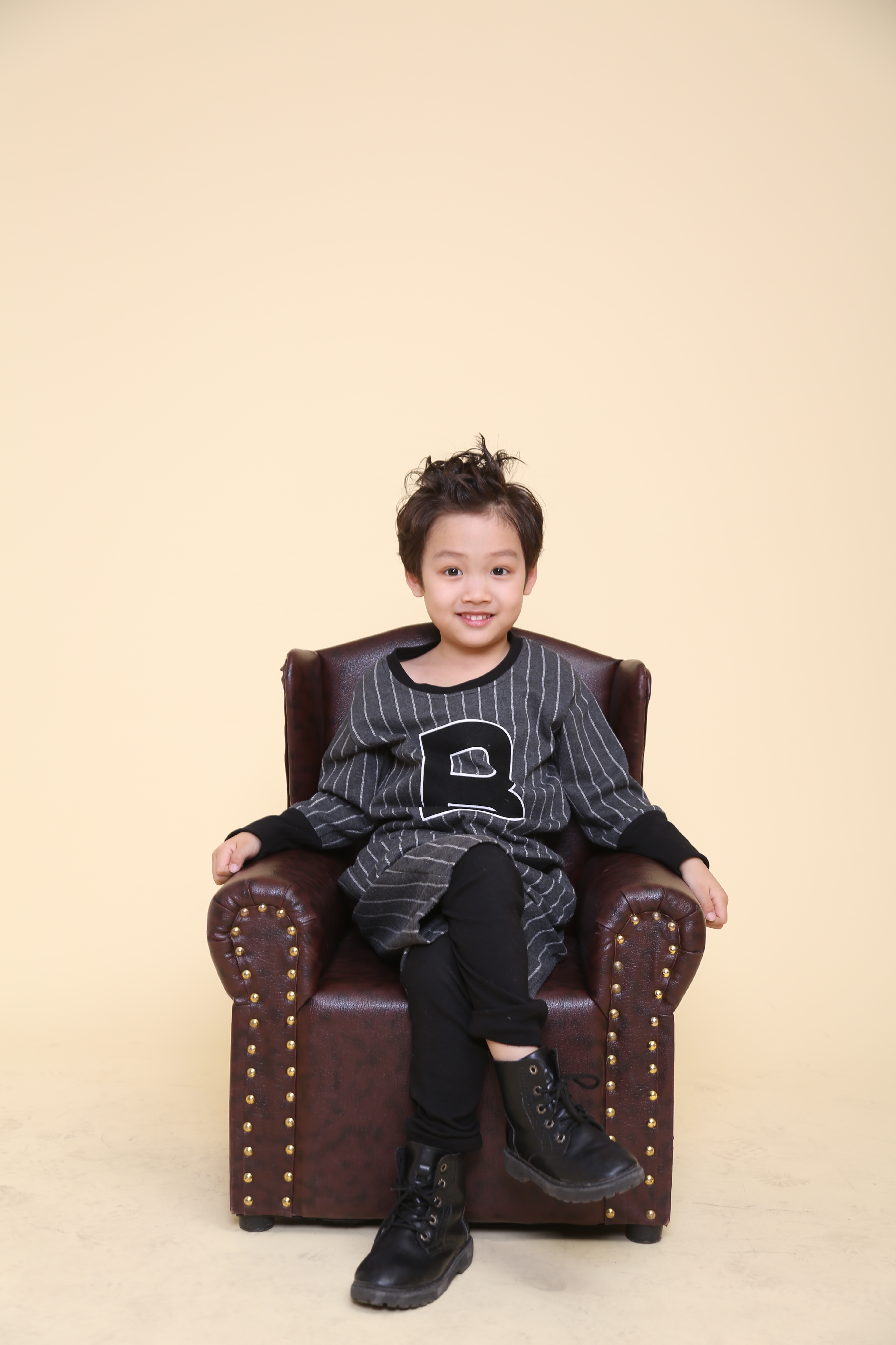  p data-id="gnbifitqod">陈俊宇,中国内地影视男演员,童星.