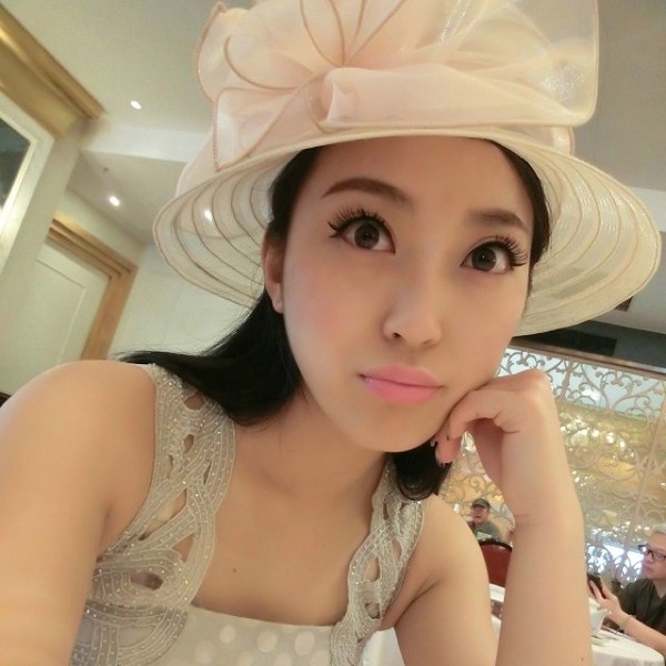  p>梁爽,女,内地新锐歌手,演员,代表作有电影《猎猎西风劲》等,2013年