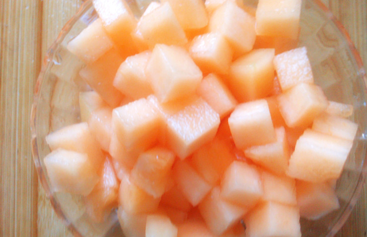  p>哈蜜瓜西米露是一道菜品,主料是牛奶,西米露,哈密瓜,火龙果,辅料是