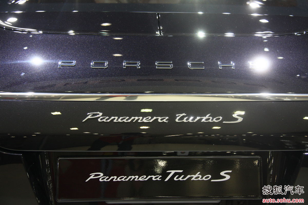  p>保时捷panamera是一款轿车,保时捷panamera车身线条圆润流畅,没有
