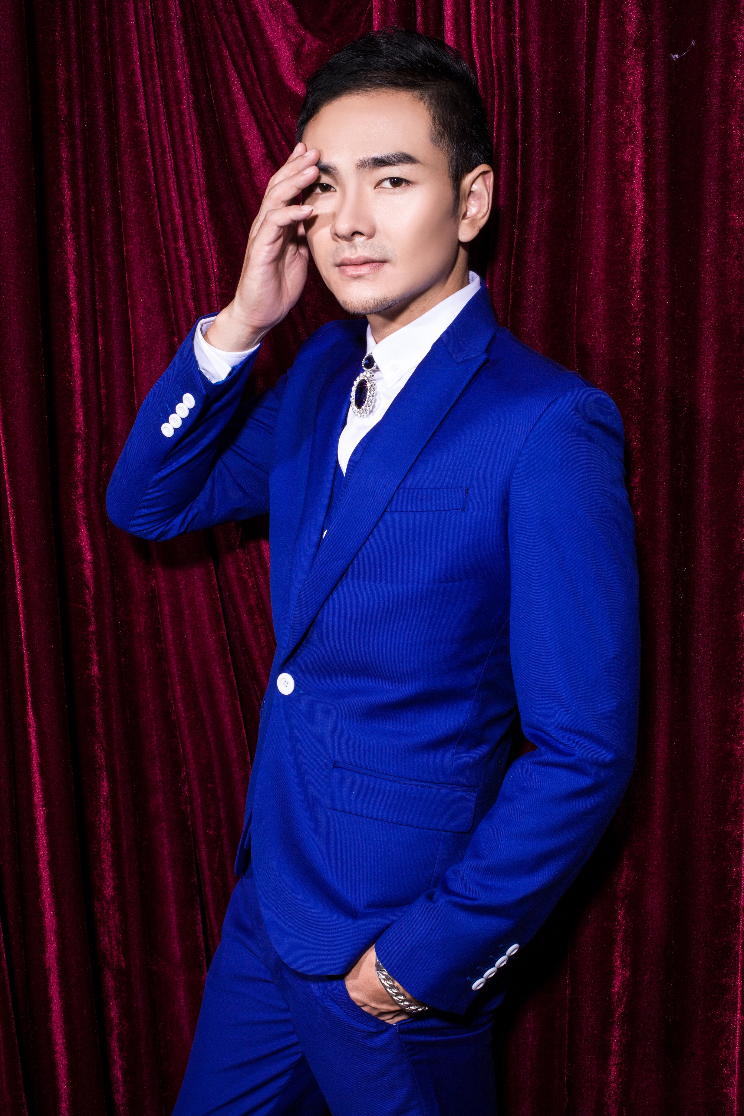  p>王鹏,1985年9月11日出生于西安,中国内地男歌手,音乐人.