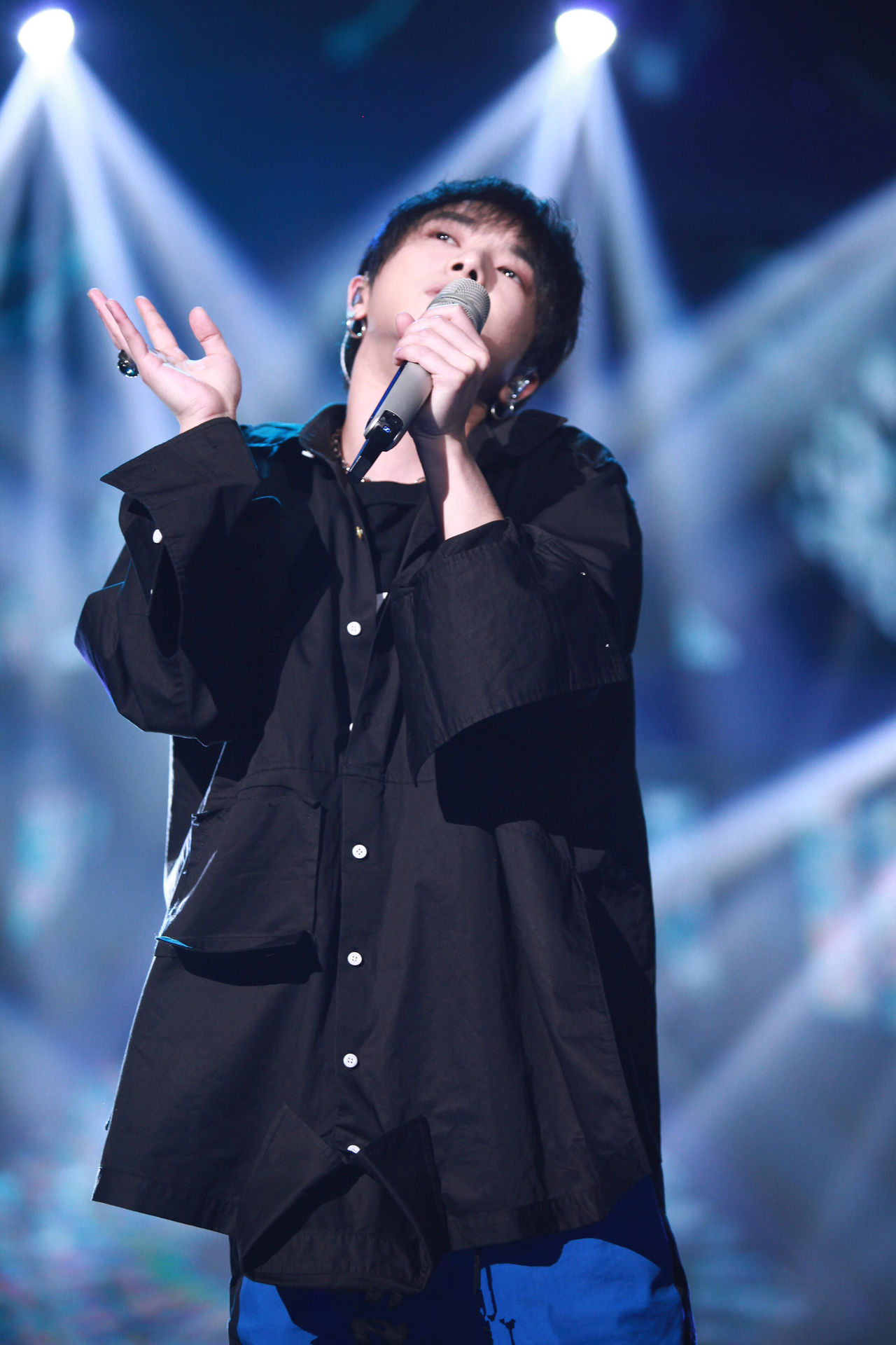  p>华晨宇,1990年2月7日生于湖北省十堰市,中国内地流行乐男歌手,作曲