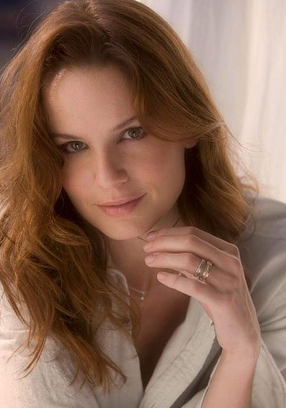  p data-id="gnt12mhs15">维恩·卡里斯,女,1977年6月出生于 a target