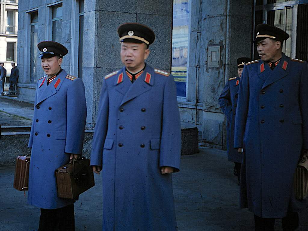  p>55式军服是1955年式军服的简称,是为配合中国人民解放军实行 a