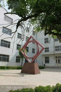  p>临清实验高中位于临清城南新区,是一所办学历史悠久,校园环境优美