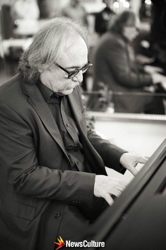  p>sylvester levay,匈牙利作曲家,诗人,1945年5月16日出生于南斯拉夫