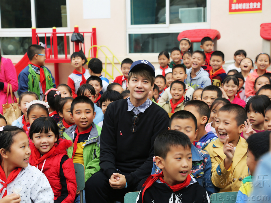 原名徐垚,1983年4月17日出生于山东省济南市,中国内地男演员,毕业于 a