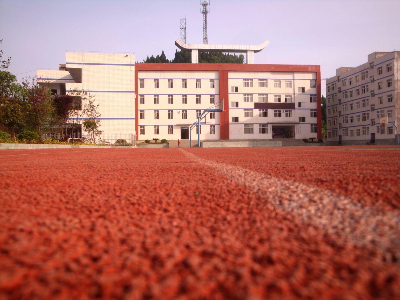  p>平昌县佛楼小学地处平昌南大门,位于三县一市交壤之地,东接达州,南