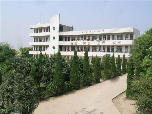 汉川市回龙中心小学