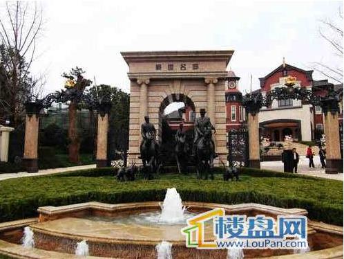 东路,毗邻秀美悠长的浏阳河,占地超过16万平米的英伦风格新独栋别墅群