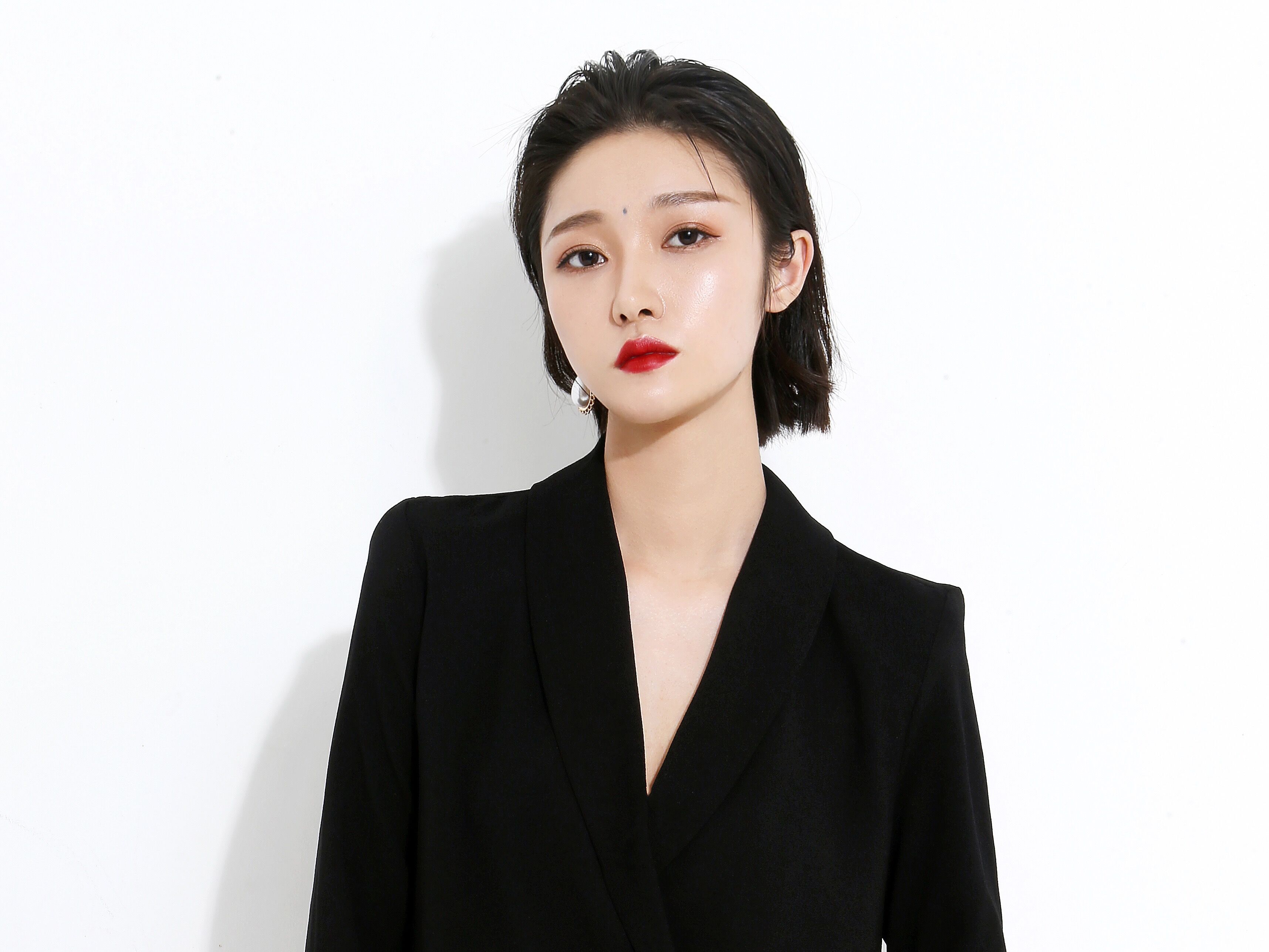  p>胡66,本名胡睿,1998年出生于江苏省沭阳县,中国内地女歌手,网络