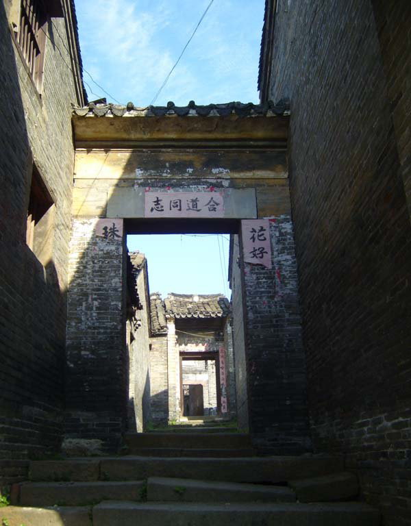  p>黄家大院,位于南宁市中尧南路88号,有一处清朝建筑,叫黄家大院