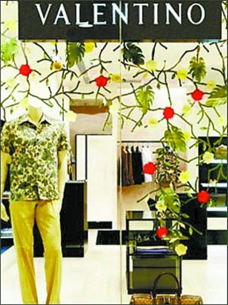  p>瓦伦蒂诺·加拉瓦尼(valentino garavani),这位以富丽华贵,美艳灼