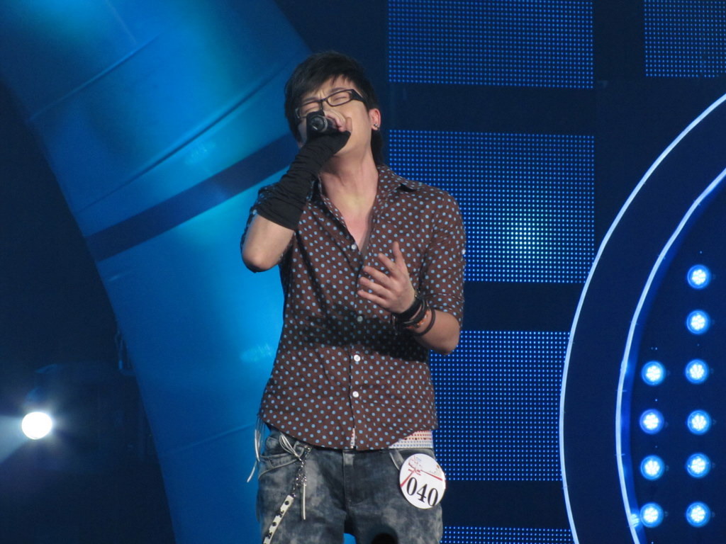 data-lemmaid="10327113">莲花府邸 /a>驻唱歌手,2009年10月" a