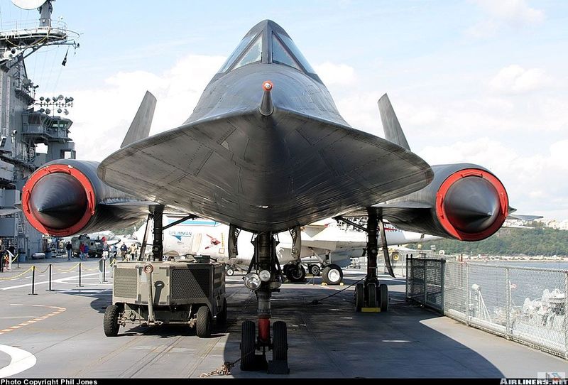  p>sr-71侦察机(英文:sr-71,绰号:blackbird,译文:黑鸟),是美国空军一