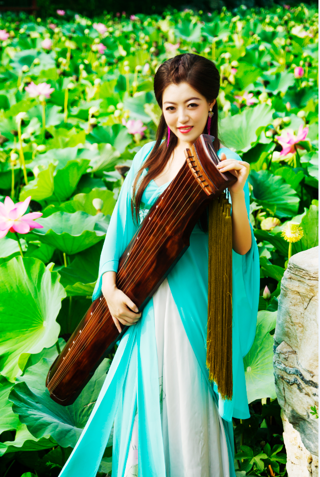 陈璨,青年古琴演奏家,祖籍辽宁,现为<a