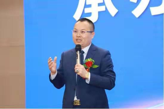  p data-id="gnbhsbq78o">刘家辉,男,汉族,现任才智大脑教育集团董事