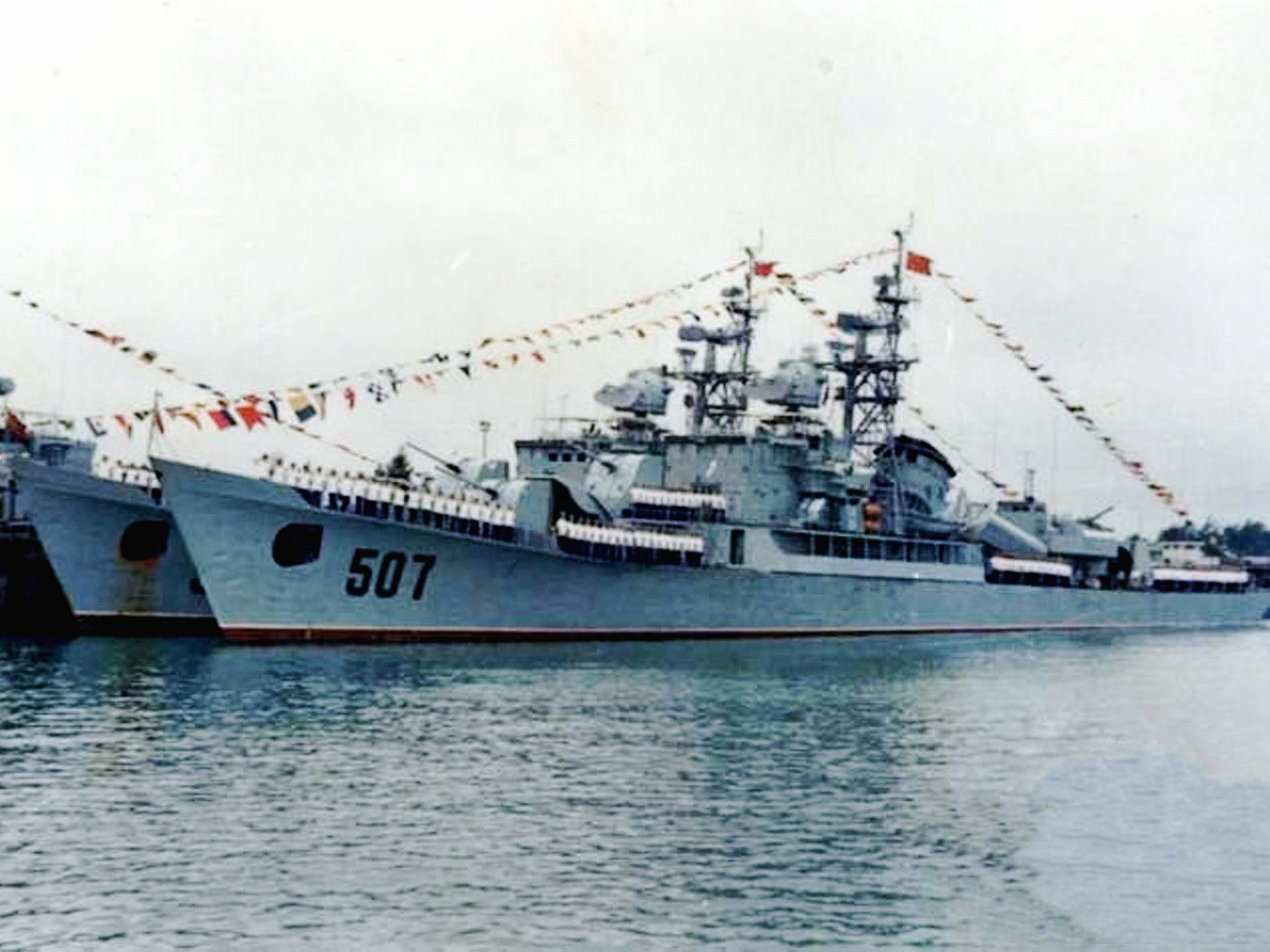 01 frigate,中国又称6601型护卫舰,北约代号:chengdu class,译文:成都