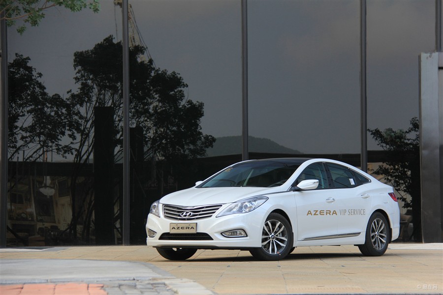  p>雅尊是韩国现代公司推出的前轮驱动模式高级轿车,从1986年开始生产