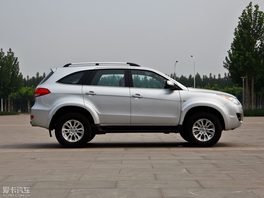  p>江铃驭胜s350是一款时尚,典雅,高贵越野车,价格12.88万元-18.