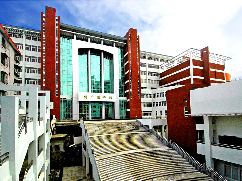  p>福建省厦门第一中学,简称厦门一中,创办于1906年,其前身是清康熙二