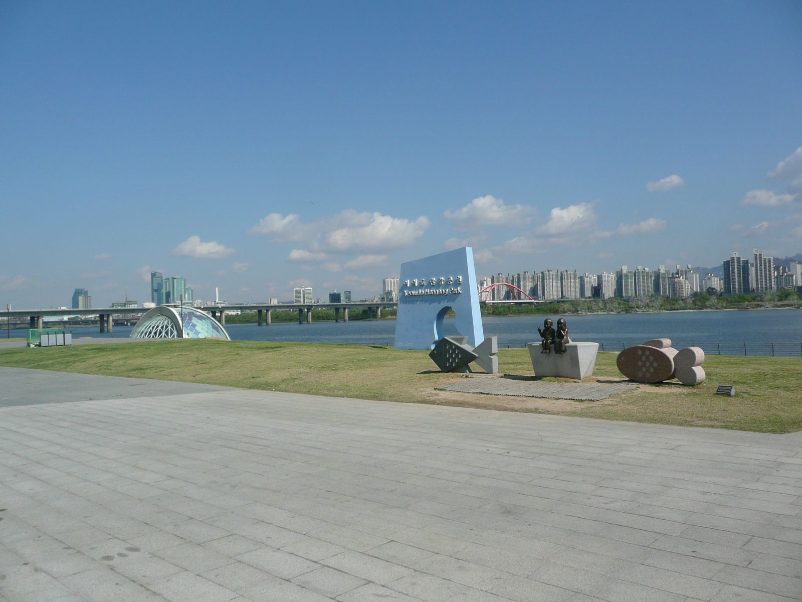  p> b>汝矣岛公园 /b>位于 a target="_blank" href="/item/韩国