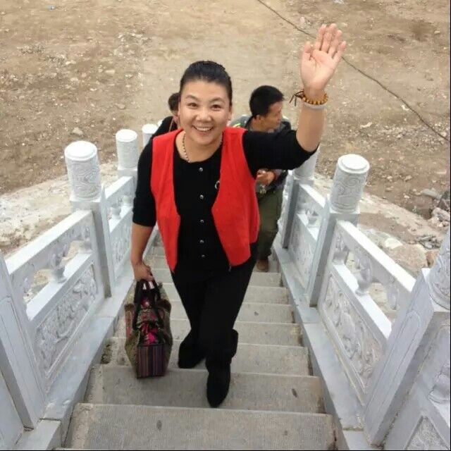 女,汉族,中共党员,出生于1964年11月26日,祖籍山西省忻州市五寨县