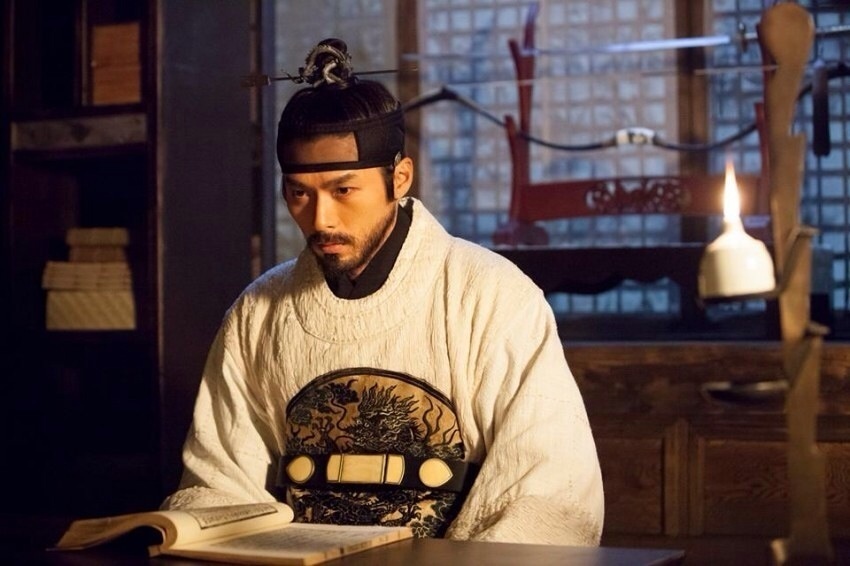  p>玄彬(hyun bin),本名"金泰坪",1982年9月25日出生于韩国首尔特别市