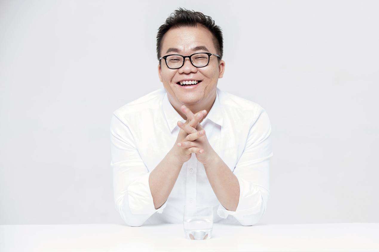 中国企业家,香港骏豪投资控股集团有限公司执行董事,火山鸣泉生态科技