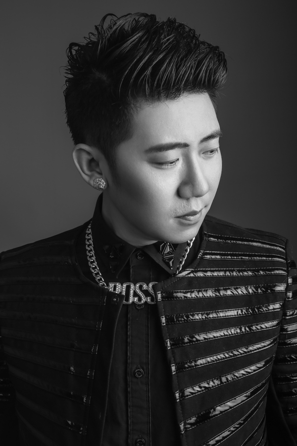1983年6月30日出生于辽宁沈阳,中国内地电子音乐歌手,dj,音乐制作人